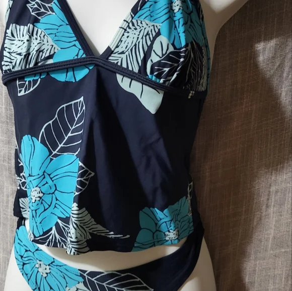 Old navy Women's Tankini Swim Two 2 Piece Tankini Setsz M.. 2 sets of bottoms - Picture 9 of 9